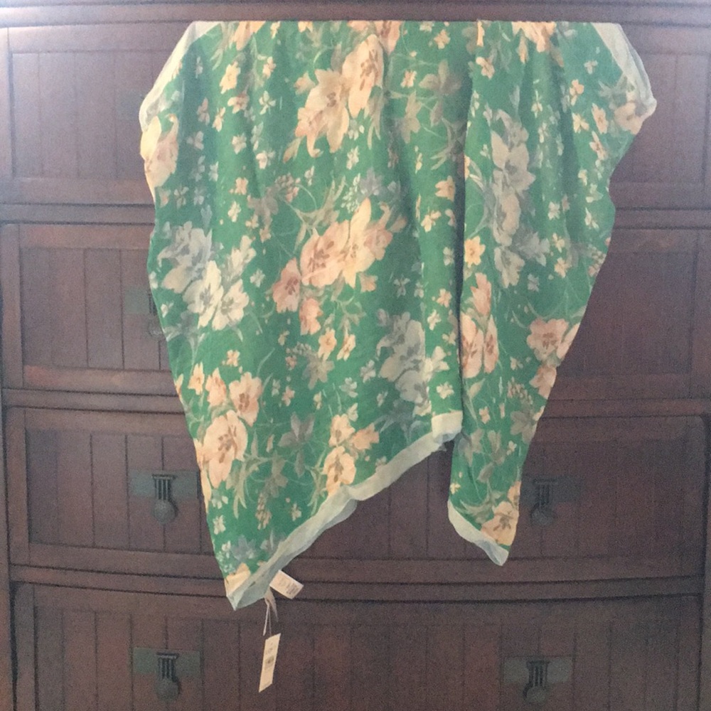 Ann Taylor LOFT Beautiful infinity scarf!  🌸